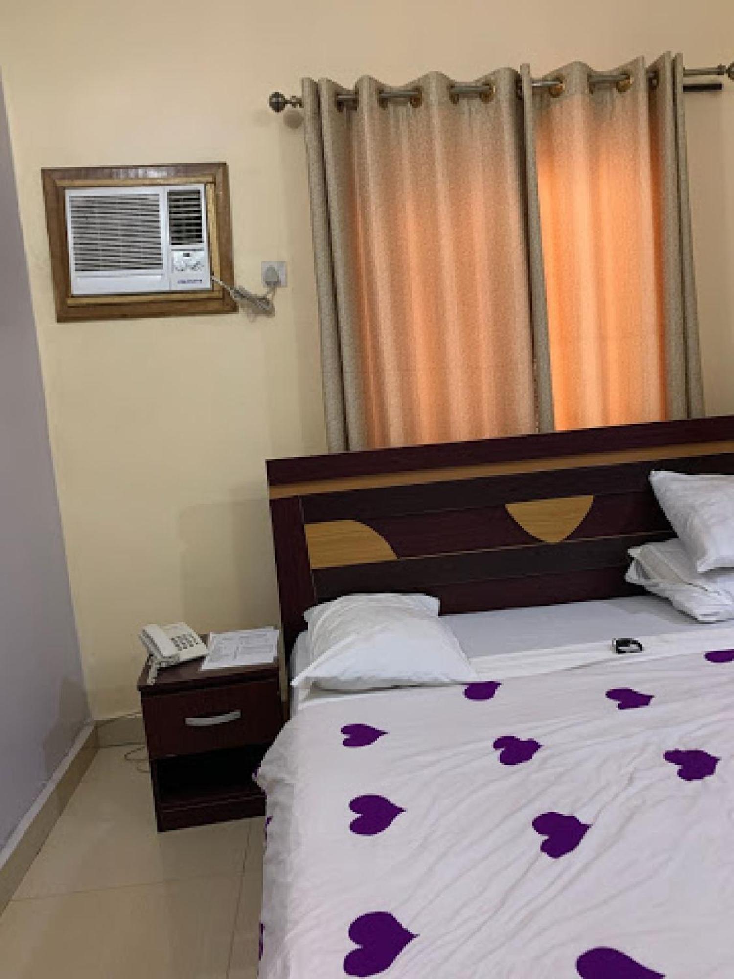 Room In Bb - Immaculate Royal International Hotel Owerri Ngoại thất bức ảnh